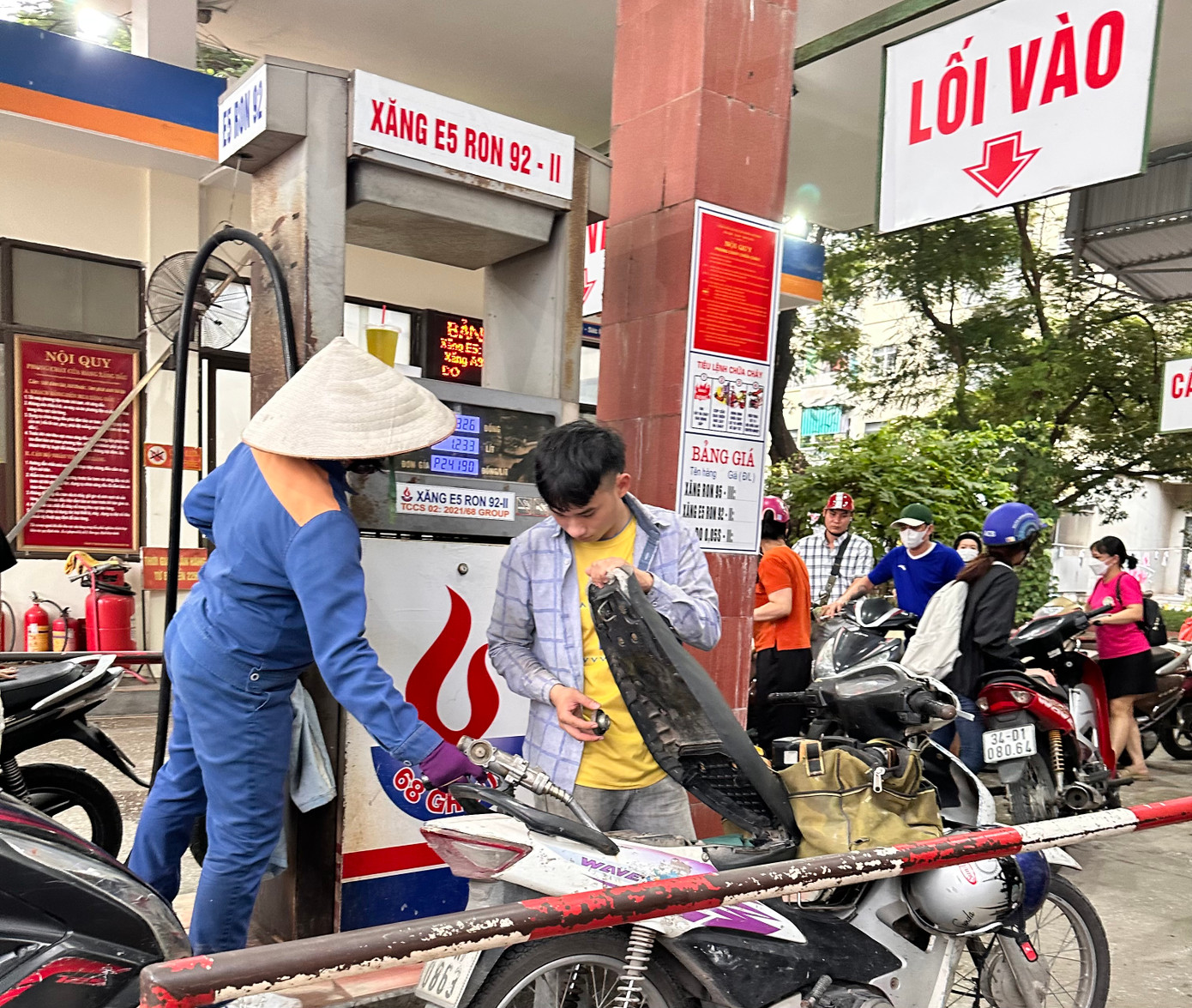 Doanh nghiệp bán lẻ cho biết đang bị lỗ khá lớn do bị giảm chiết khấu. Ảnh: Như Ý Doanh nghiệp bán lẻ cho biết đang bị lỗ khá lớn do bị giảm chiết khấu. Ảnh: Như Ý