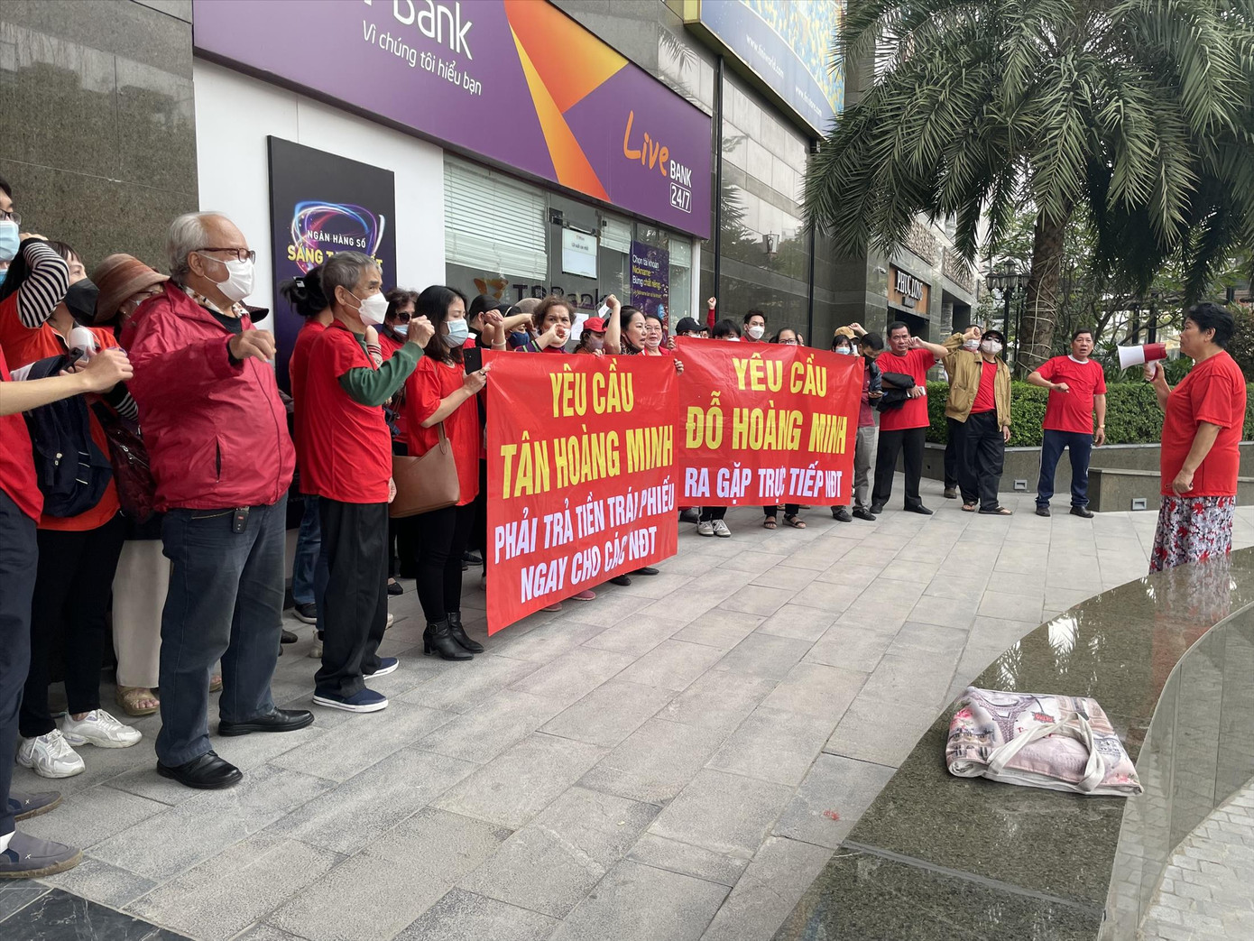 Trái chủ tập trung đòi tiền Công ty Tân Hoàng Minh Trái chủ tập trung đòi tiền Công ty Tân Hoàng Minh