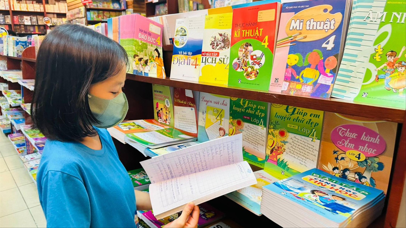 Việc biên soạn thêm bộ sách giáo khoa chưa tìm được tiếng nói chung Việc biên soạn thêm bộ sách giáo khoa chưa tìm được tiếng nói chung