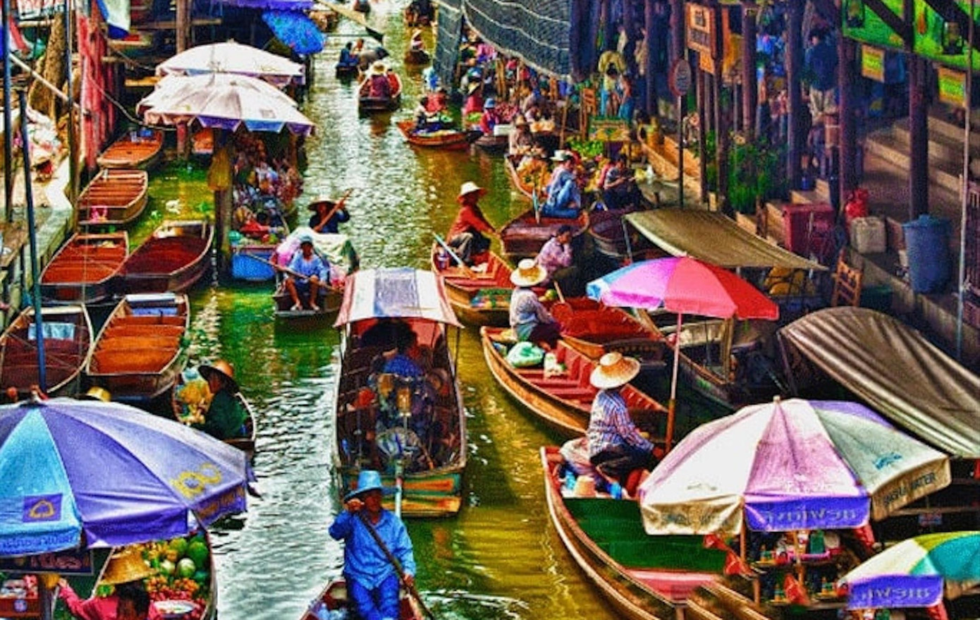 Du khách đang trải nghiệm tại chợ nổi Pattaya (Thái Lan) Du khách đang trải nghiệm tại chợ nổi Pattaya (Thái Lan)