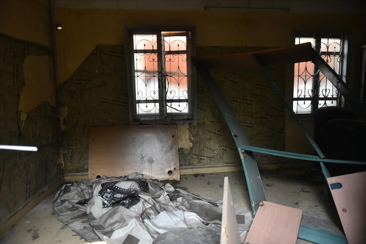 Khung cảnh hoang tàn, đổ nát tại trụ sở Hãng phim truyện Việt Nam hiện nay. Ảnh: GIA LINH Khung cảnh hoang tàn, đổ nát tại trụ sở Hãng phim truyện Việt Nam hiện nay. Ảnh: GIA LINH