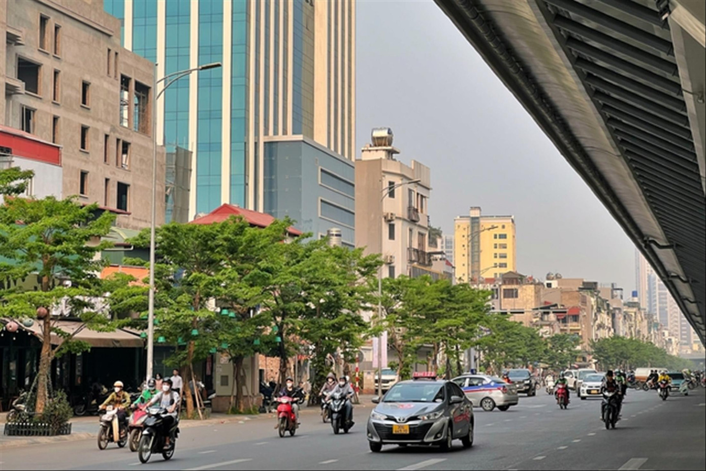 Tuyến phố Minh Khai sau mở đường vẫn nhếch nhác vì thiếu quy hoạch chi tiết