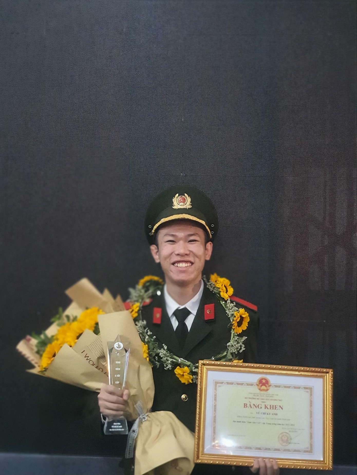 Vũ Chí Kỳ Anh gây ấn tượng khi 2 năm liền đạt danh hiệu “Sinh viên 5 tốt” cấp T.Ư Vũ Chí Kỳ Anh gây ấn tượng khi 2 năm liền đạt danh hiệu “Sinh viên 5 tốt” cấp T.Ư