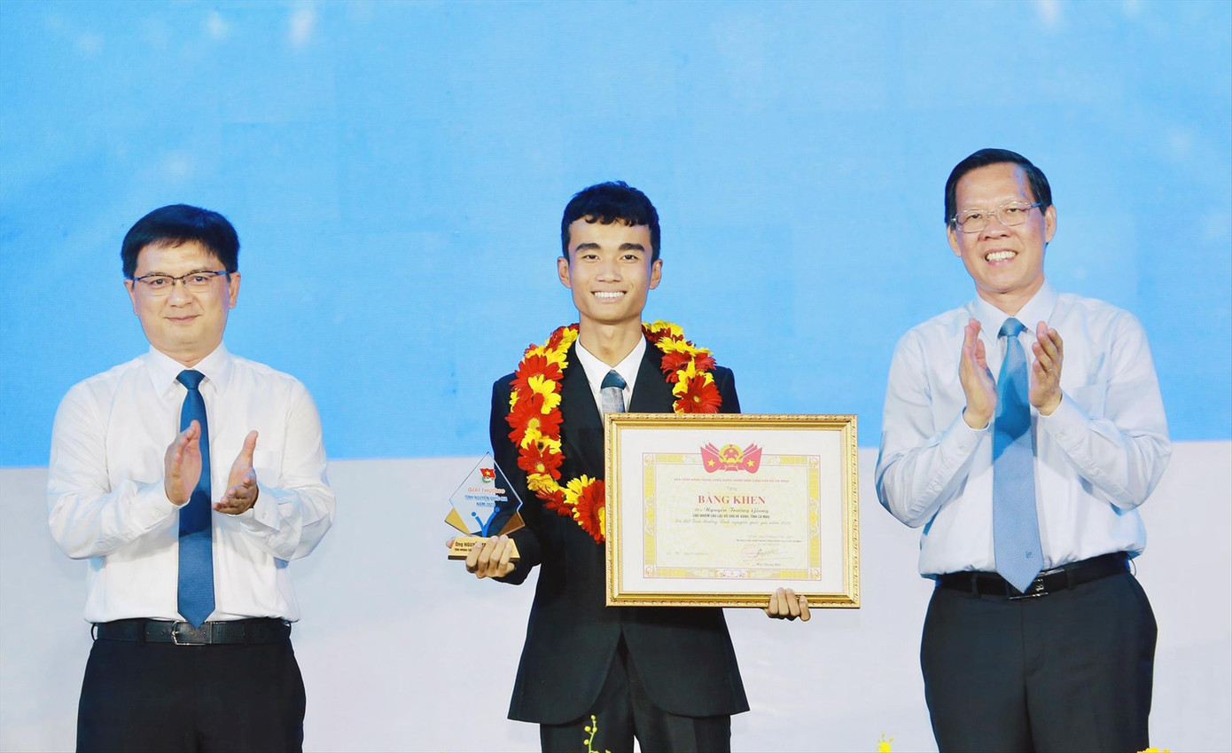 Nguyễn Trường Giang, Chủ nhiệm CLB Chú ve xanh là 1 trong 10 cá nhân được T.Ư Đoàn trao tặng Giải thưởng Tình nguyện Quốc gia năm 2023. Ảnh: NVCC
