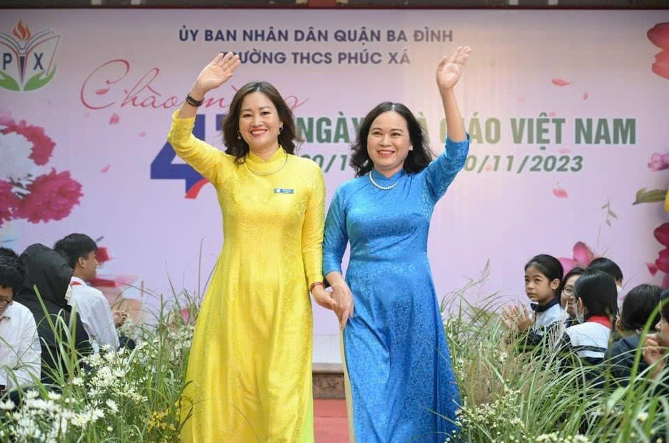 Giáo viên trường THCS Phúc Xá tươi vui trong hoạt động thi giáo viên duyên dáng dịp 20/11/2023 Giáo viên trường THCS Phúc Xá tươi vui trong hoạt động thi giáo viên duyên dáng dịp 20/11/2023