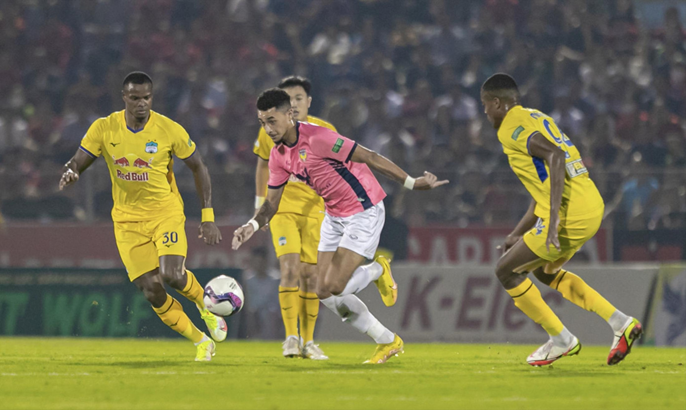 HAGL bỏ bóng đá là kết cục buồn với bầu Đức và cả bóng đá Việt Nam?. Ảnh: Anh Tú