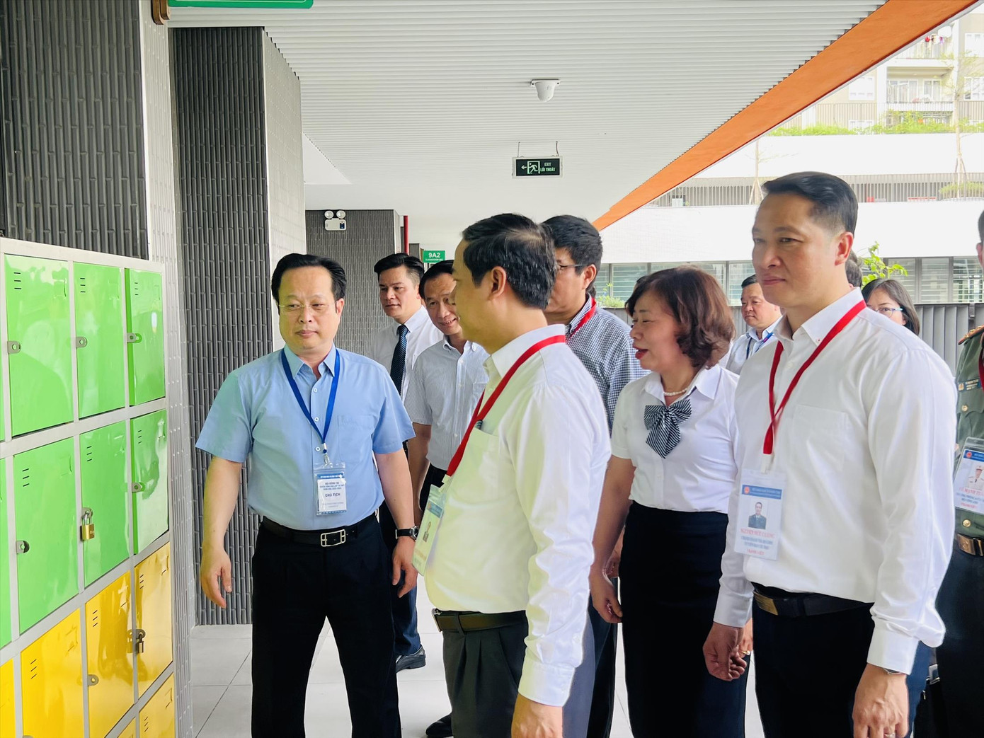 Bộ trưởng Nguyễn Kim Sơn và Đoàn công tác Bộ GD&ĐT kiểm tra công tác tổ chức thi Tốt nghiệp THPT 2023 tại Hà Nội chiều 16/6. Ảnh: Quỳnh Anh. Bộ trưởng Nguyễn Kim Sơn và Đoàn công tác Bộ GD&ĐT kiểm tra công tác tổ chức thi Tốt nghiệp THPT 2023 tại Hà Nội chiều 16/6. Ảnh: Quỳnh Anh.