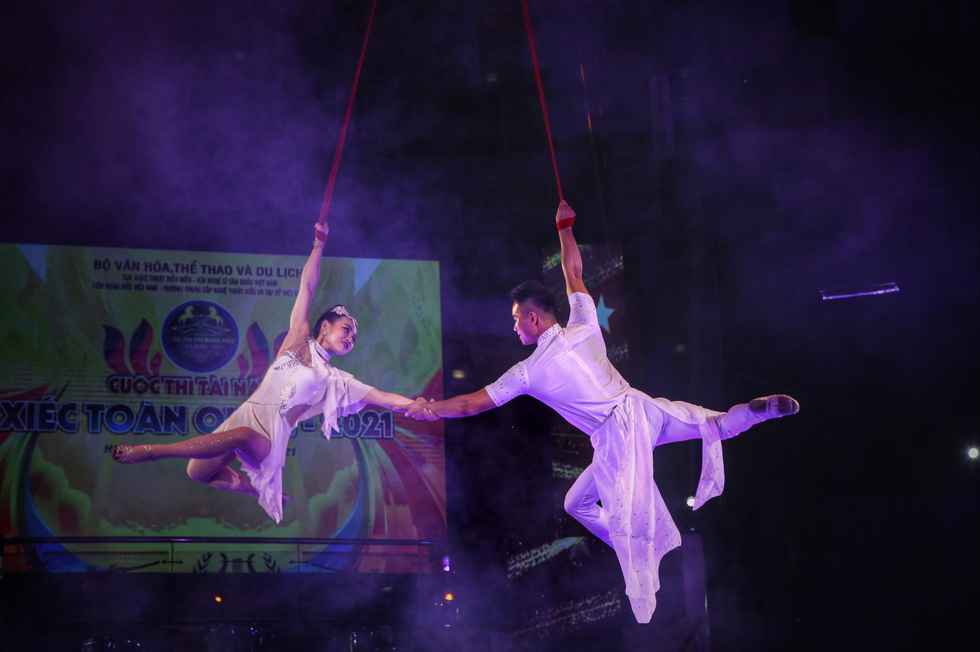 Nghệ sĩ xiếc thường xuyên đối mặt với chấn thương nhưng thù lao mỗi buổi diễn khá thấp Nghệ sĩ xiếc thường xuyên đối mặt với chấn thương nhưng thù lao mỗi buổi diễn khá thấp