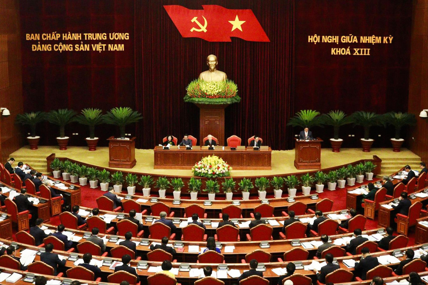 Hội nghị giữa nhiệm kỳ Ban Chấp hành Trung ương Đảng khóa XIII Hội nghị giữa nhiệm kỳ Ban Chấp hành Trung ương Đảng khóa XIII