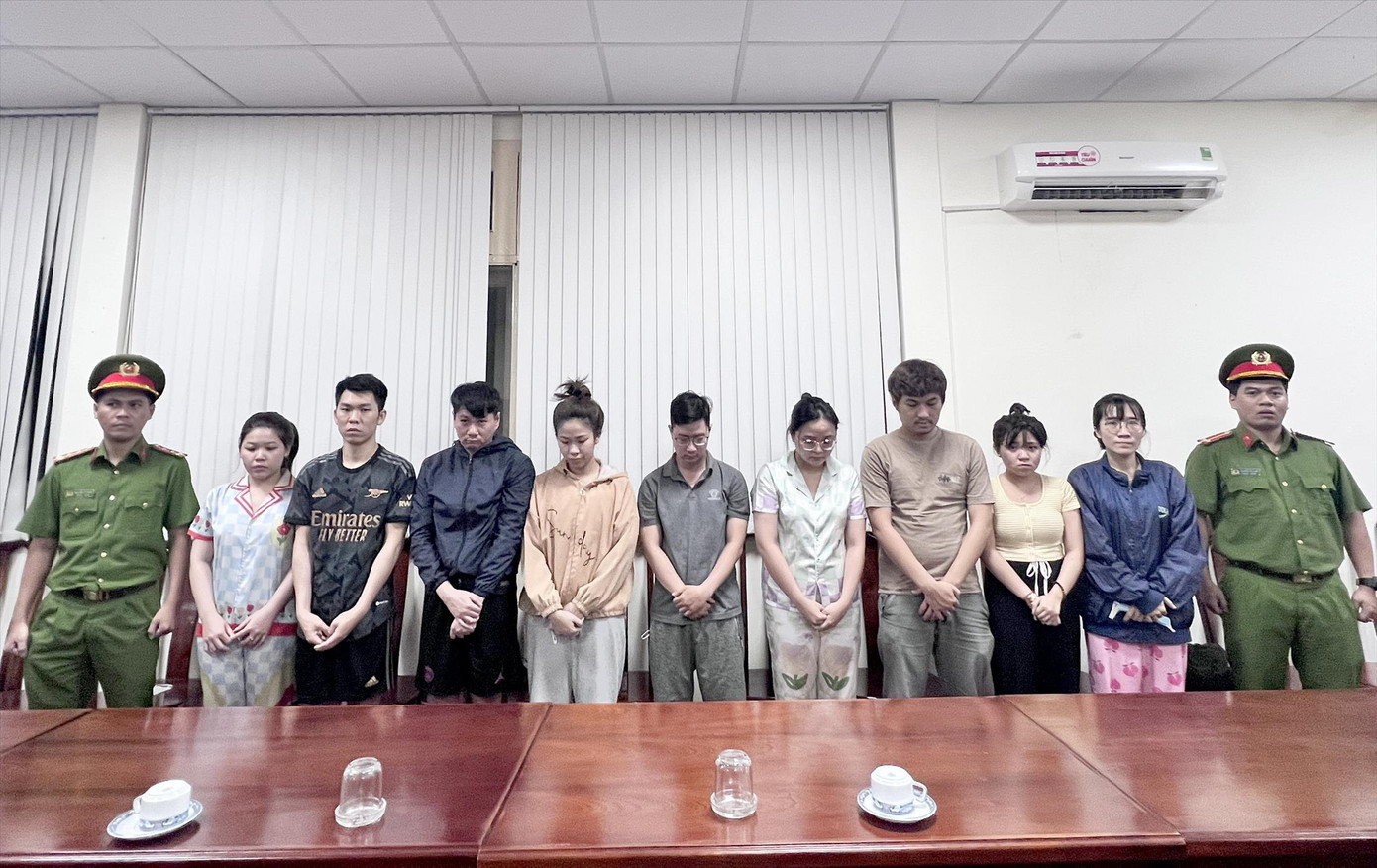 Các bị can đòi nợ người dân vay tiền qua app bị công an bắt tạm giam về tội “Cưỡng đoạt tài sản” Các bị can đòi nợ người dân vay tiền qua app bị công an bắt tạm giam về tội “Cưỡng đoạt tài sản”