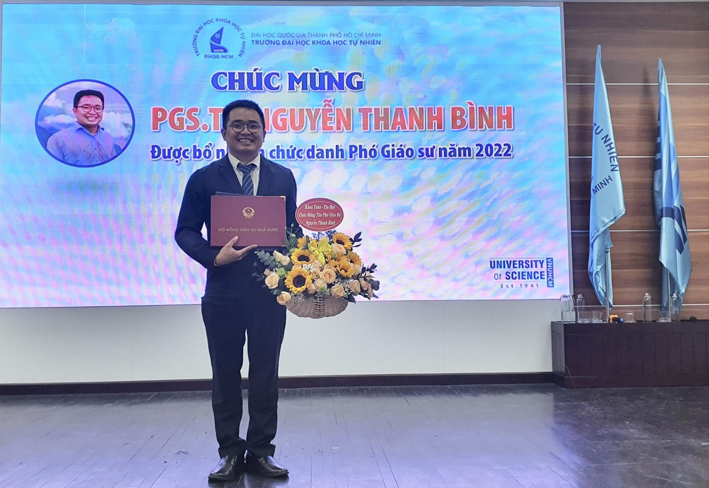 PGS.TS Nguyễn Thanh Bình, Trường ĐH Khoa học Tự nhiên, ĐH Quốc gia TP HCM nhận quyết định bổ nhiệm PGS cuối tháng 12/2022