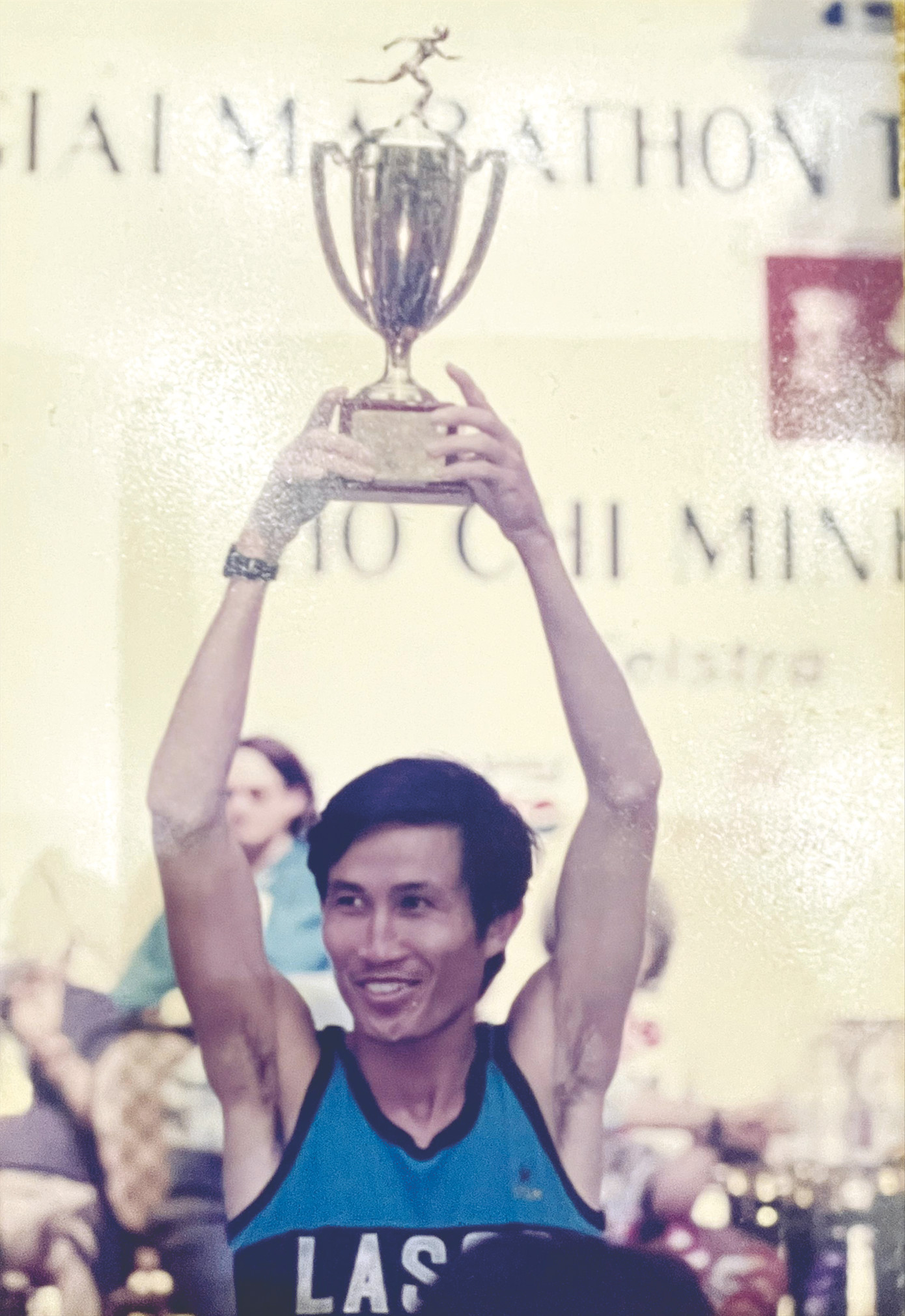 Lưu Văn Hùng giành Cúp ở giải Marathon TP Hồ Chí Minh Lưu Văn Hùng giành Cúp ở giải Marathon TP Hồ Chí Minh