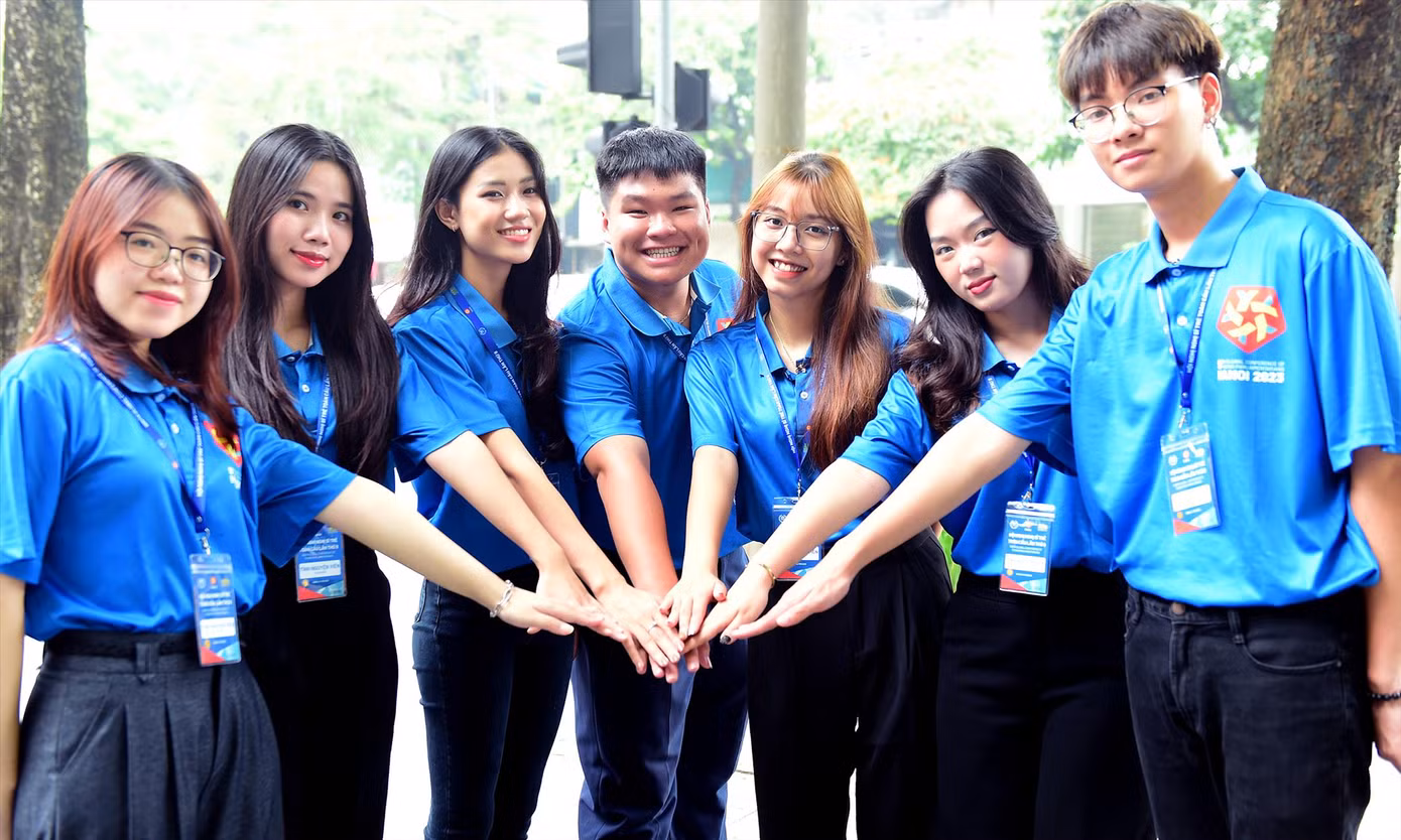 Các tình nguyện viên, liên lạc viên tham gia phục vụ Hội nghị Nghị sĩ trẻ toàn cầu lần thứ 9 Ảnh: Xuân Tùng