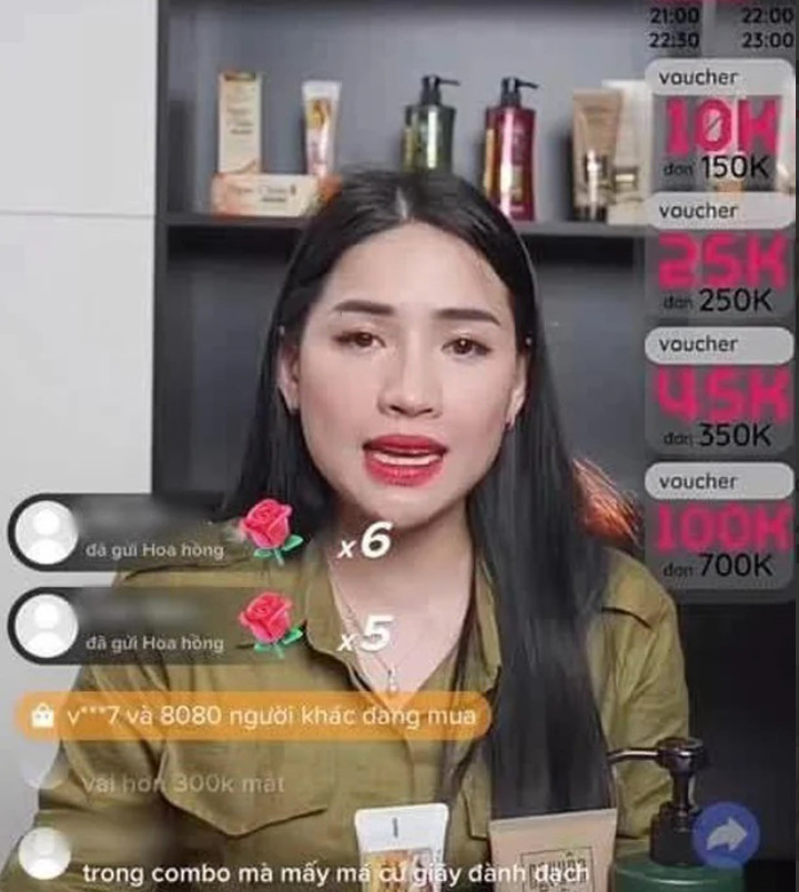 Đã lên tiếng giải thích nhưng TikToker Hà Linh vẫn bị nhiều người “ném đá” vì mập mờ trong thông tin bán hàng. Đã lên tiếng giải thích nhưng TikToker Hà Linh vẫn bị nhiều người “ném đá” vì mập mờ trong thông tin bán hàng.