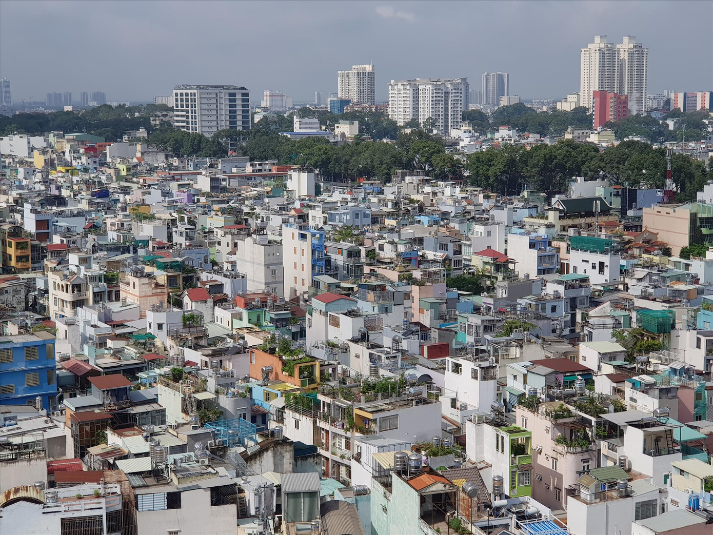 Thị trường bất động sản tại TPHCM được dự báo đối mặt nhiều khó khăn trong năm 2023 - Ảnh: Vân Sơn