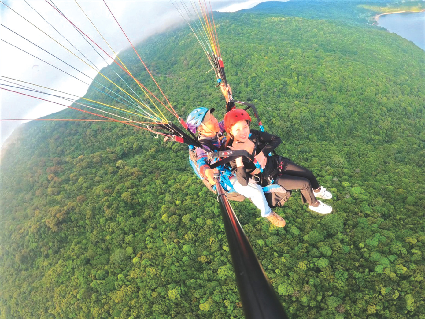 Loại hình thể thao mạo hiểm này hút rất đông khách nữ Loại hình thể thao mạo hiểm này hút rất đông khách nữ