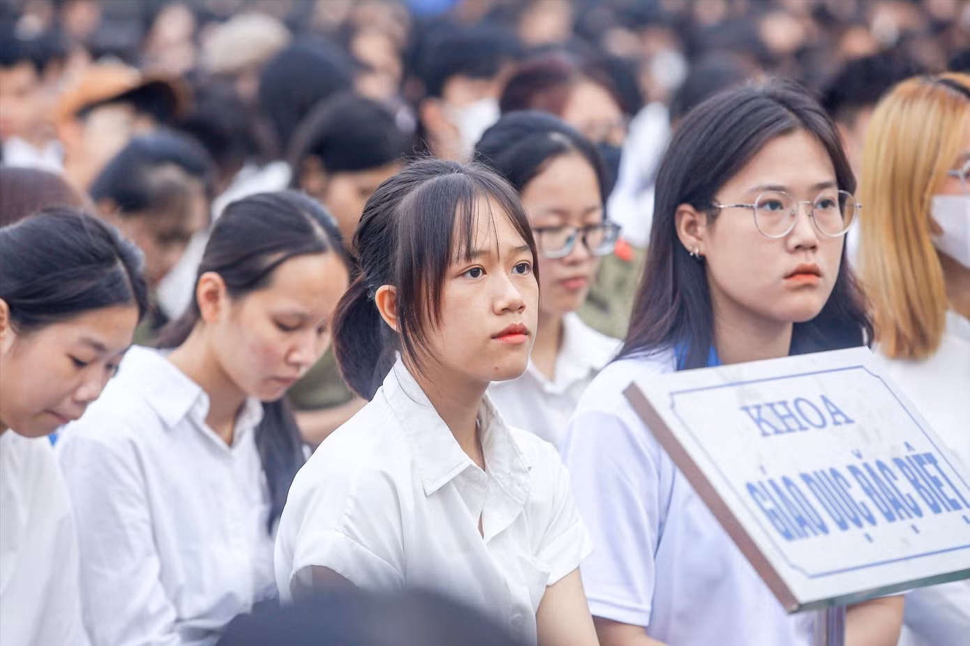Sinh viên Trường ĐH Sư phạm Hà Nội trong lễ khai giảng năm học mới 2023 - 2024. Ảnh: Duy Phạm Sinh viên Trường ĐH Sư phạm Hà Nội trong lễ khai giảng năm học mới 2023 - 2024. Ảnh: Duy Phạm
