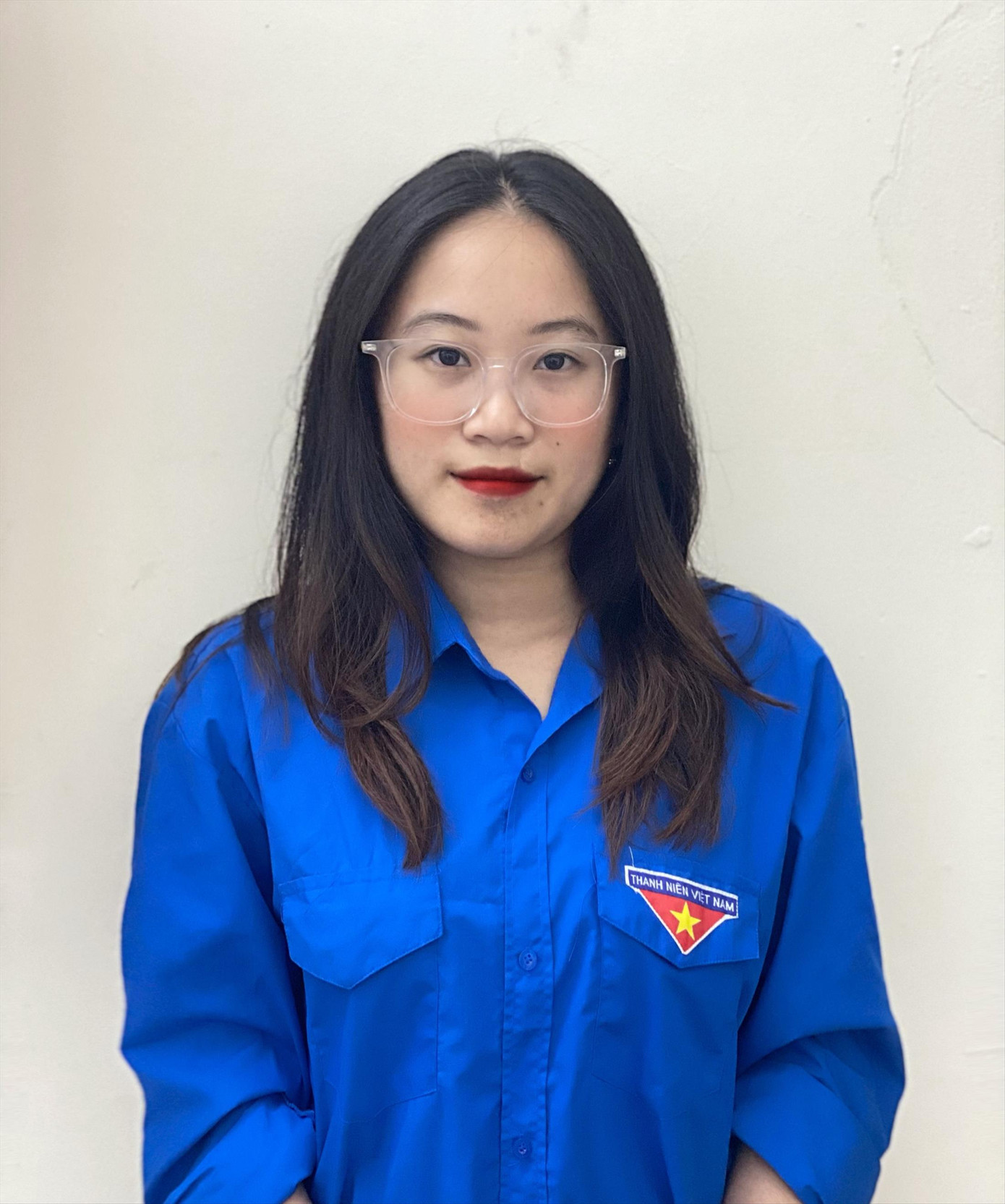 Bạn Trần Phương Thảo, sinh viên Trường ĐH Kinh tế Quốc dân tham gia tình nguyện tại xã Hà Lâu (huyện Tiên Yên, tỉnh Quảng Ninh)