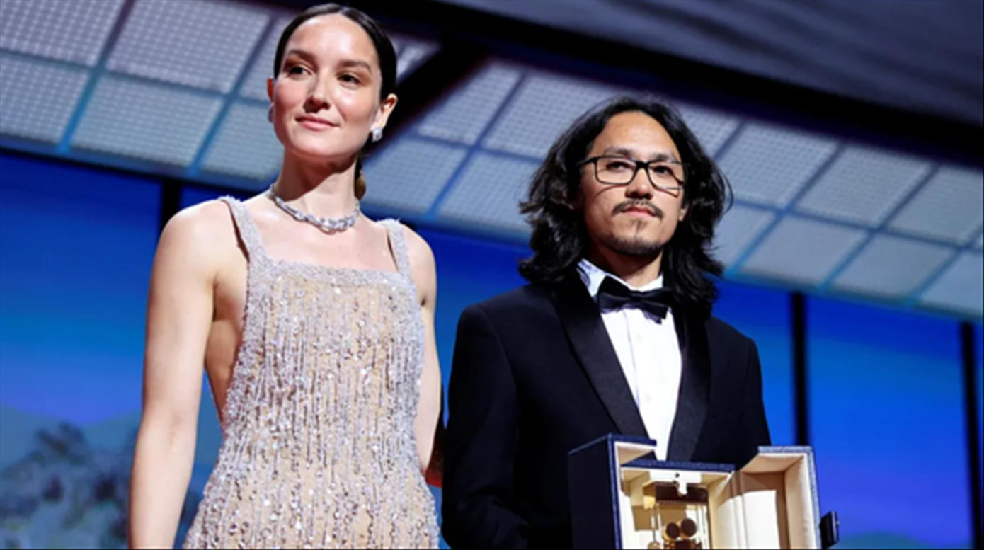 Đạo diễn Phạm Thiên Ân nhận giải Camera Vàng