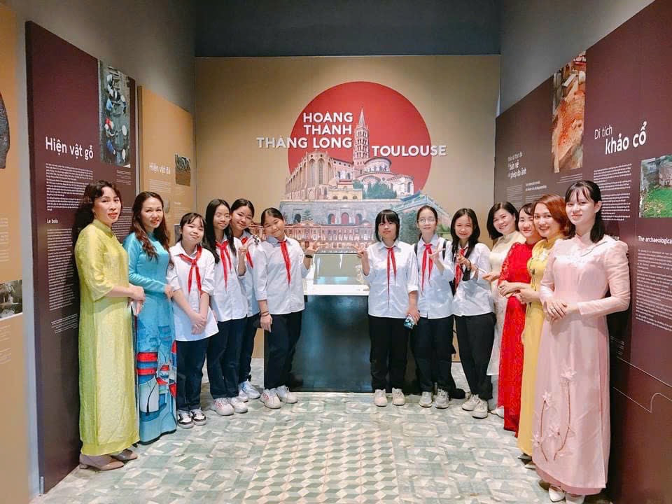 Cô trò trường THCS Phúc Xá trong các hoạt động ngoài giờ học Cô trò trường THCS Phúc Xá trong các hoạt động ngoài giờ học