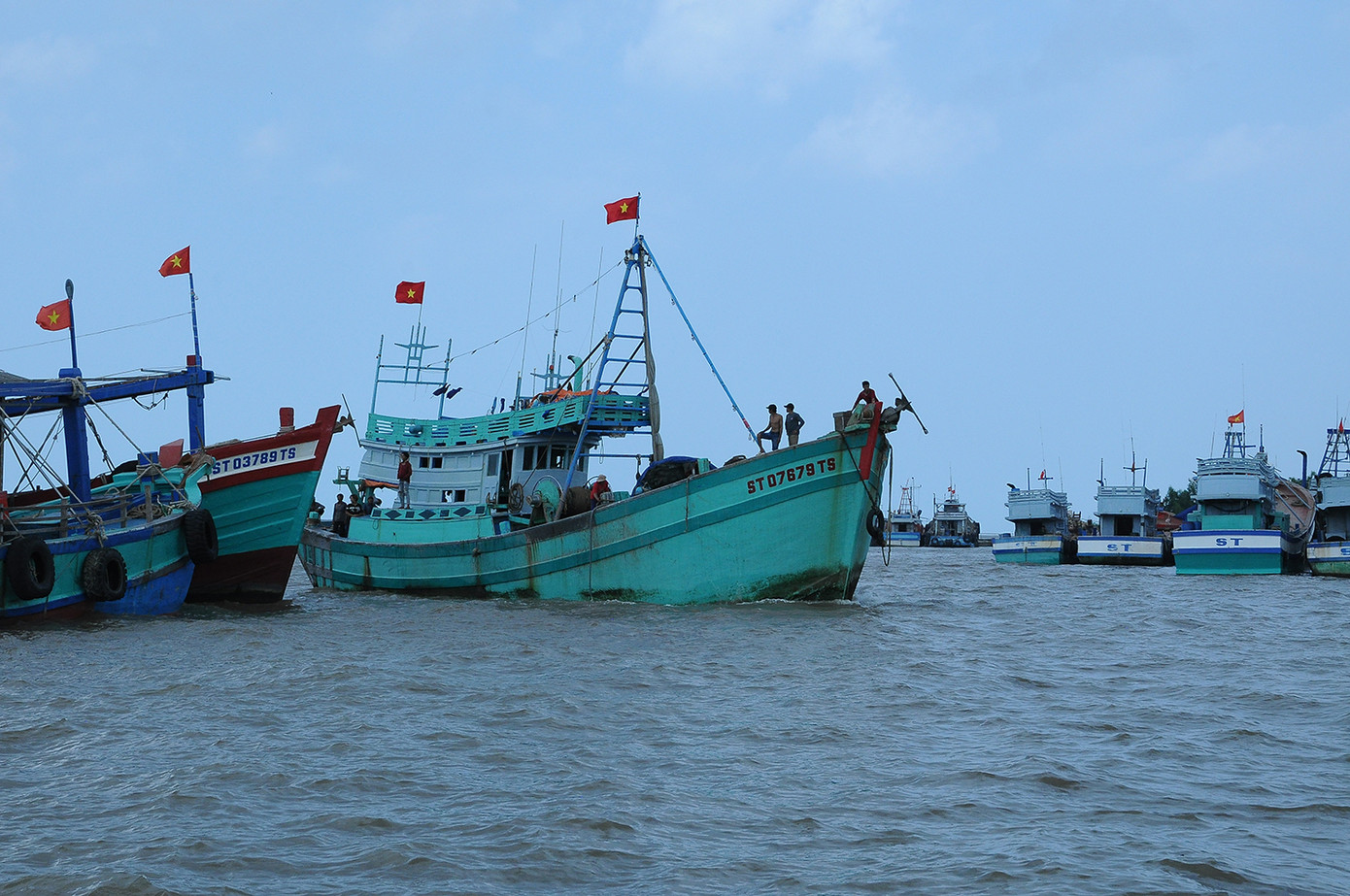 Tàu cá cập cảng Trần Đề Tàu cá cập cảng Trần Đề