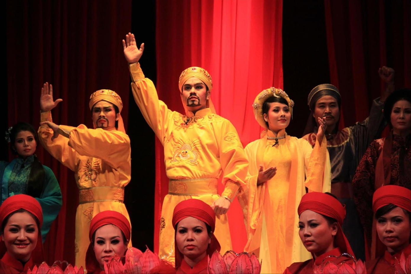 Cải lương gặp khó khi các vở diễn dàn dựng ra không có rạp biểu diễn, phải đi thuê Cải lương gặp khó khi các vở diễn dàn dựng ra không có rạp biểu diễn, phải đi thuê