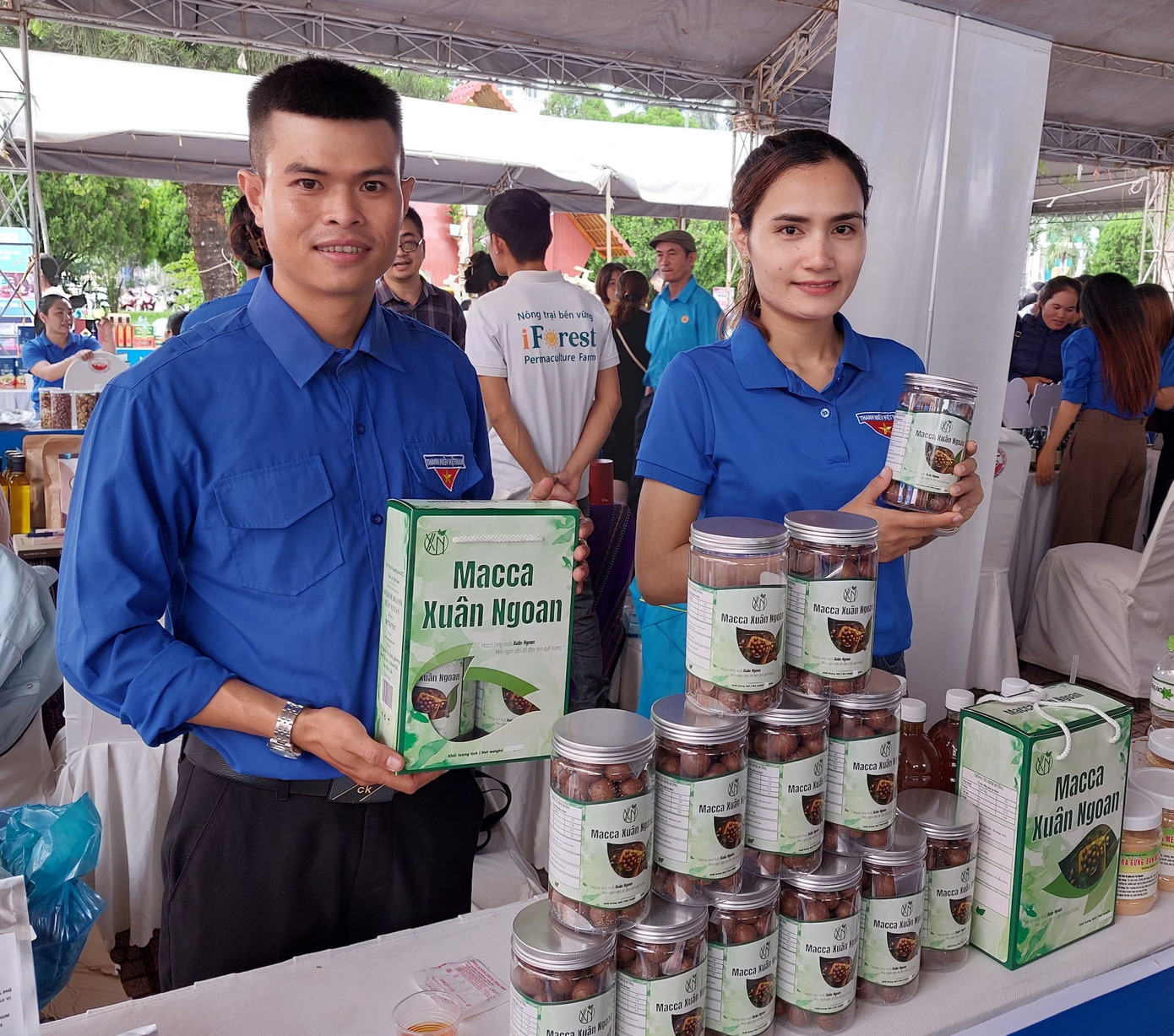 Anh Nguyễn Xuân Ngoan trưng bày sản phẩm tại Ngày hội khởi nghiệp đổi mới sáng tạo tỉnh Đắk Lắk năm 2023