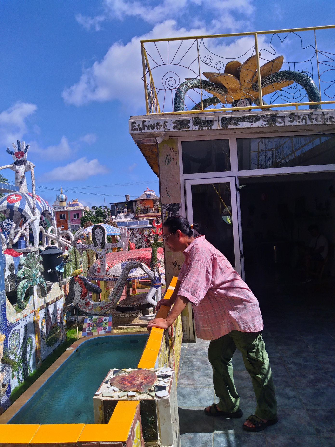 Tác giả bài viết trong ngôi nhà của José Fuster