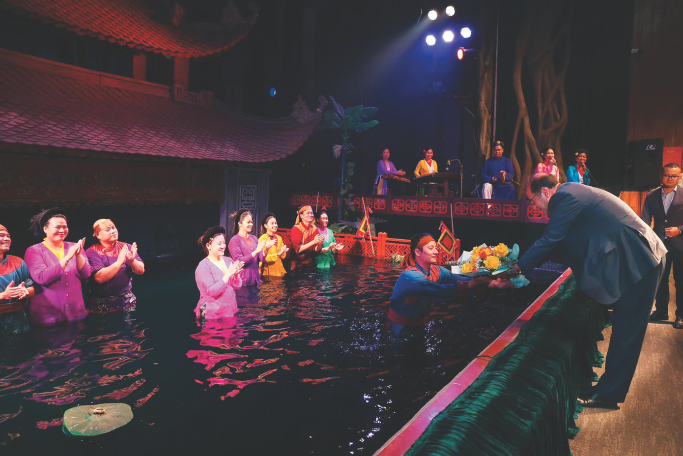 Nhà hát Múa rối Thăng Long thực sự trở thành địa chỉ vàng đối với du khách quốc tế Nhà hát Múa rối Thăng Long thực sự trở thành địa chỉ vàng đối với du khách quốc tế