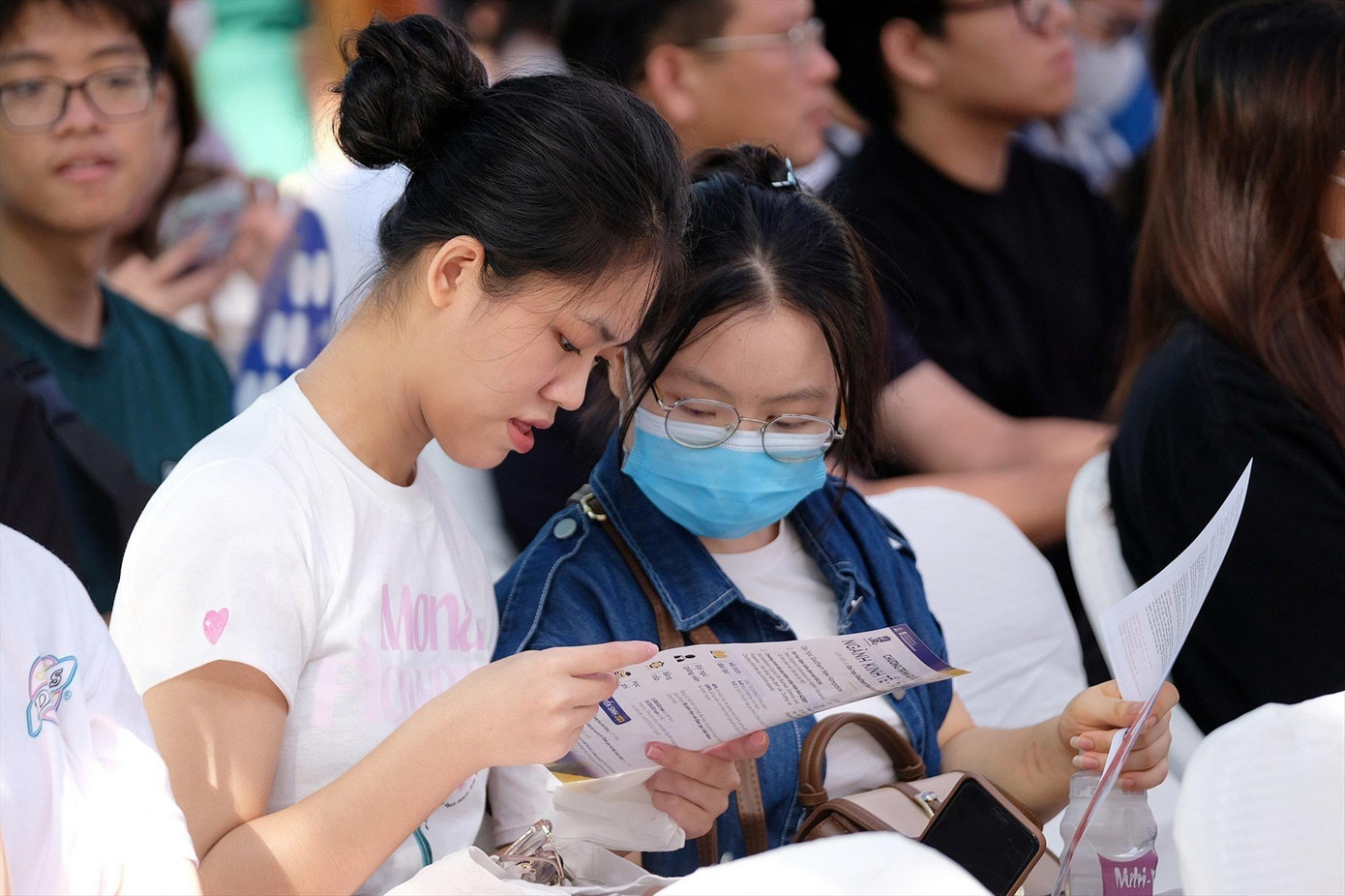 Thí sinh tham gia ngày hội tư vấn đăng ký nguyện vọng xét tuyển ĐH, CĐ 2023. Ảnh: Mạnh Thắng