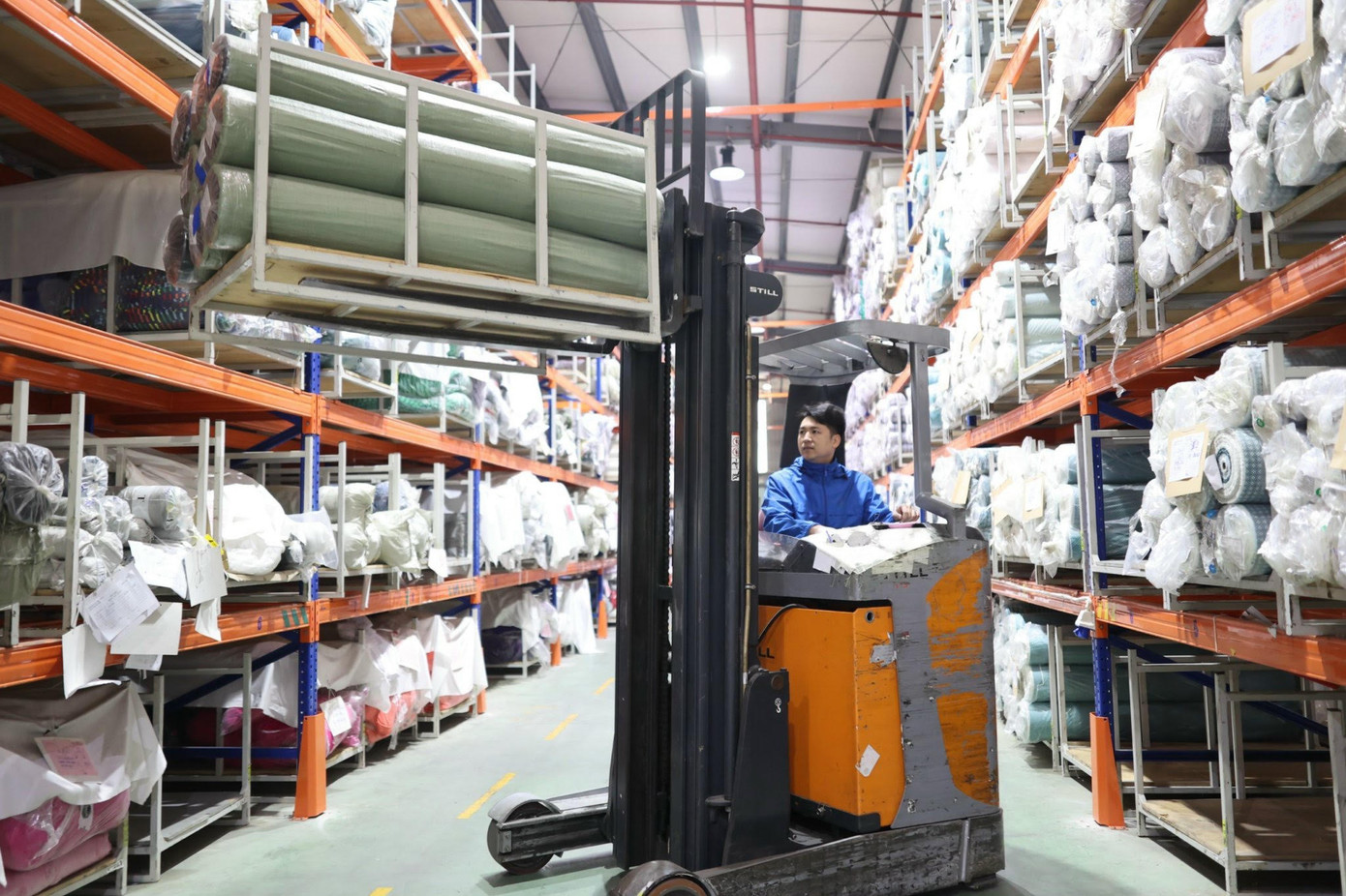 Không ít doanh nghiệp đang gặp nhiều khó khăn, rất cần được sự hỗ trợ kịp thời từ Nhà nước. Ảnh : Như ý.