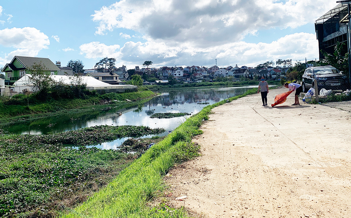 Hồ Mê Linh bị bồi lắng, thu hẹp diện tích