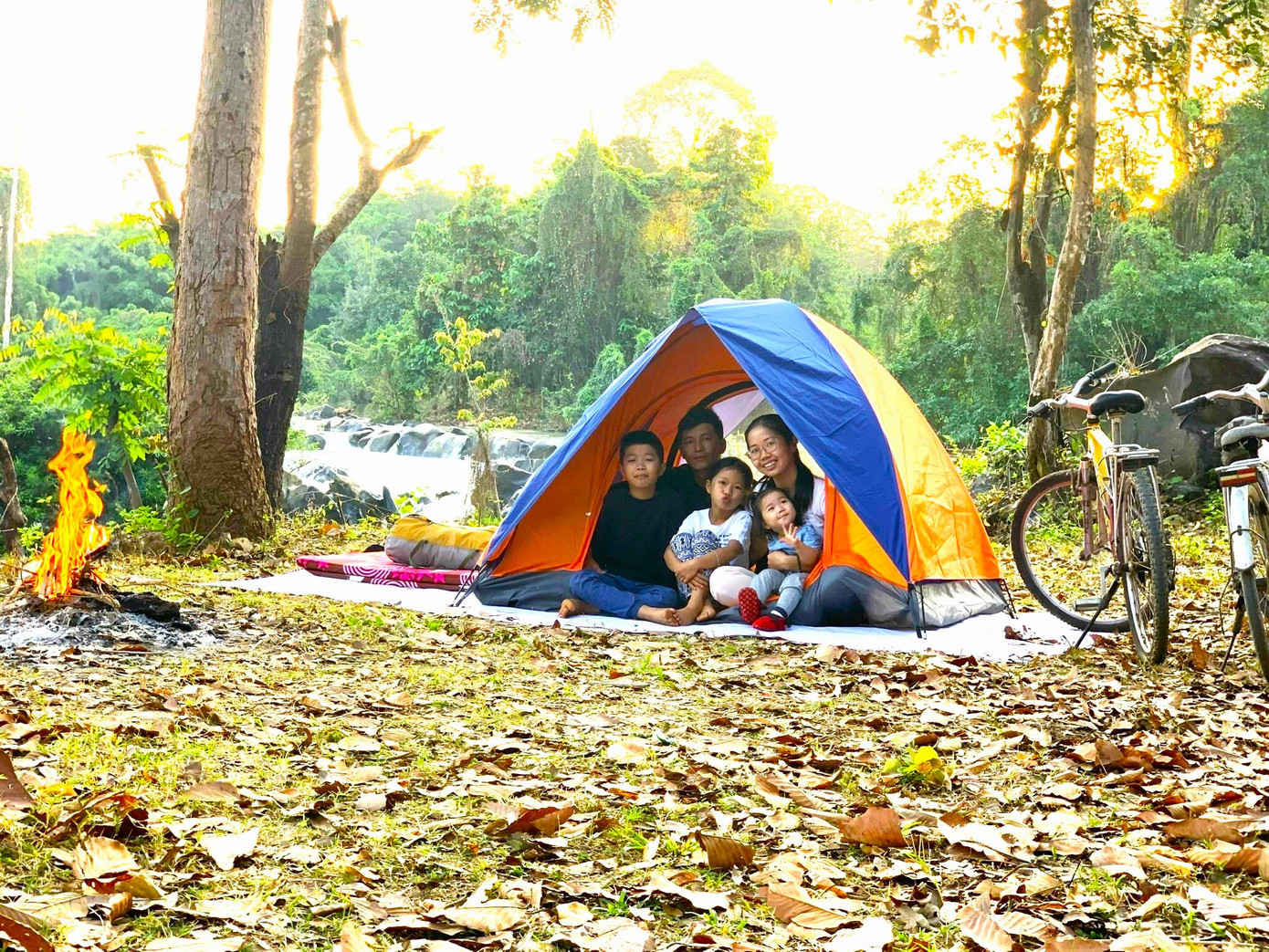 Du khách trải nghiệm cắm trại tại Vườn Quốc gia Yok Đôn Du khách trải nghiệm cắm trại tại Vườn Quốc gia Yok Đôn