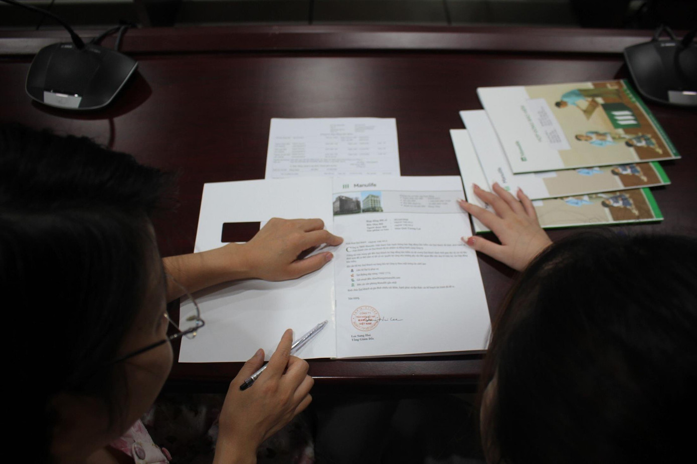 Một số đại lý tư vấn bảo hiểm làm sai khiến khách hàng mua bảo hiểm khốn khổ khi đòi quyền lợi bồi thường. Ảnh minh họa Một số đại lý tư vấn bảo hiểm làm sai khiến khách hàng mua bảo hiểm khốn khổ khi đòi quyền lợi bồi thường. Ảnh minh họa