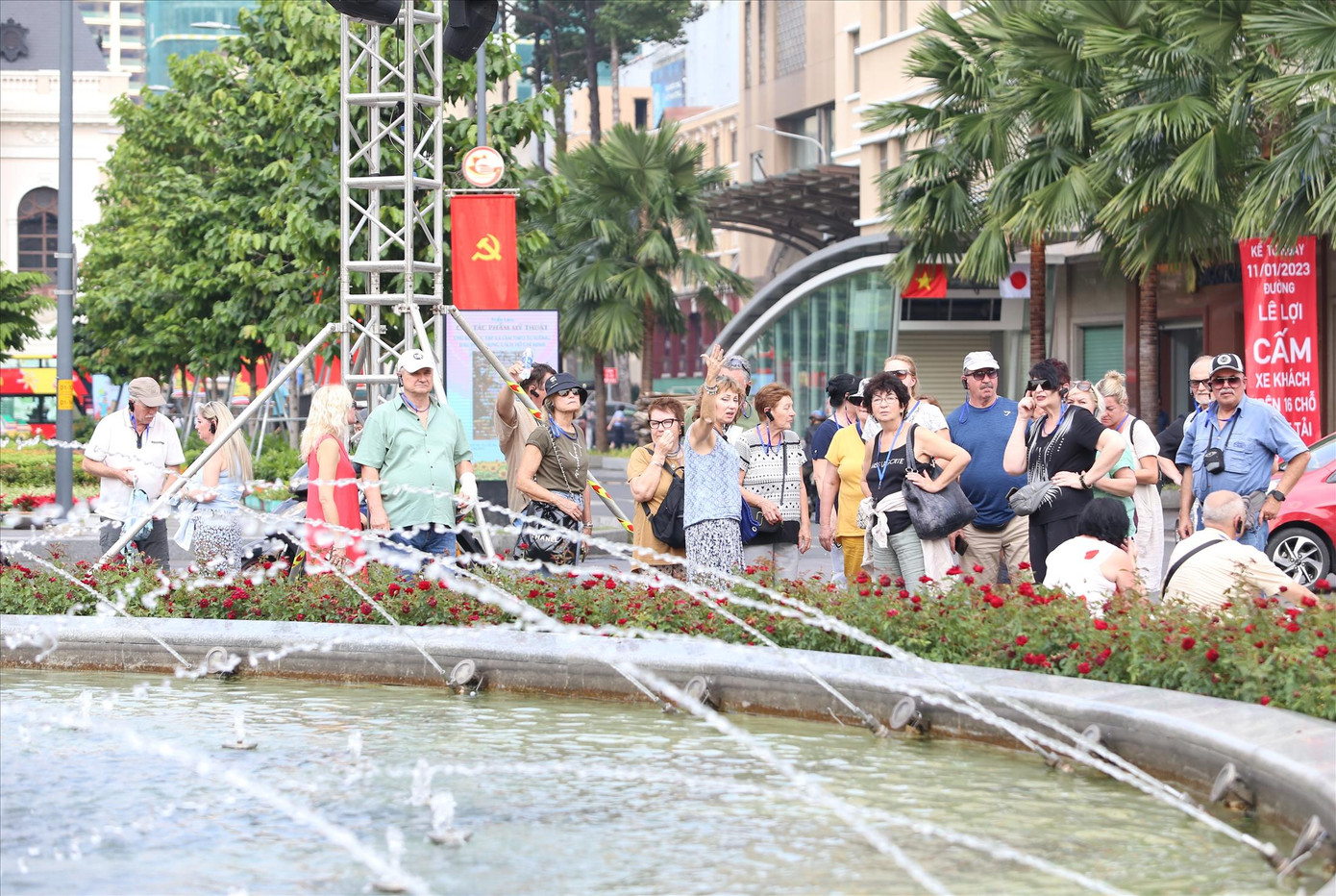 Chuyên gia đánh giá TPHCM còn có nhiều cơ chế, chính sách có thể tạo nên một số chuyển biến mới quanh các vấn đề về kinh tế đêm, kinh tế vỉa hè (ảnh: Ngô Tùng).