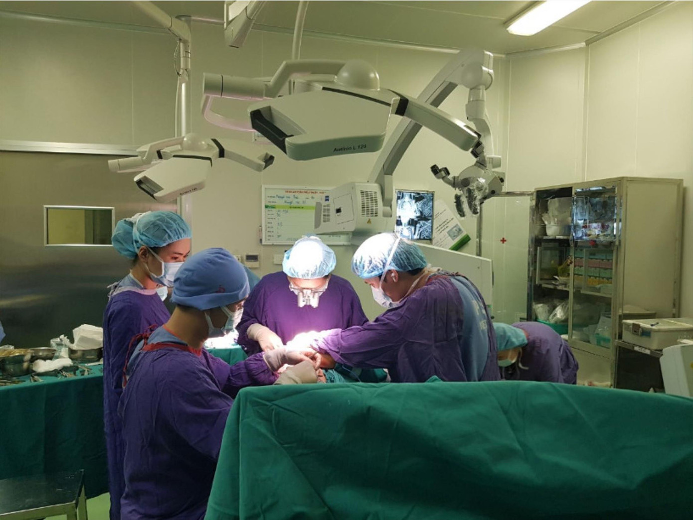 Một ca phẫu thuật tại BV Việt Đức Một ca phẫu thuật tại BV Việt Đức