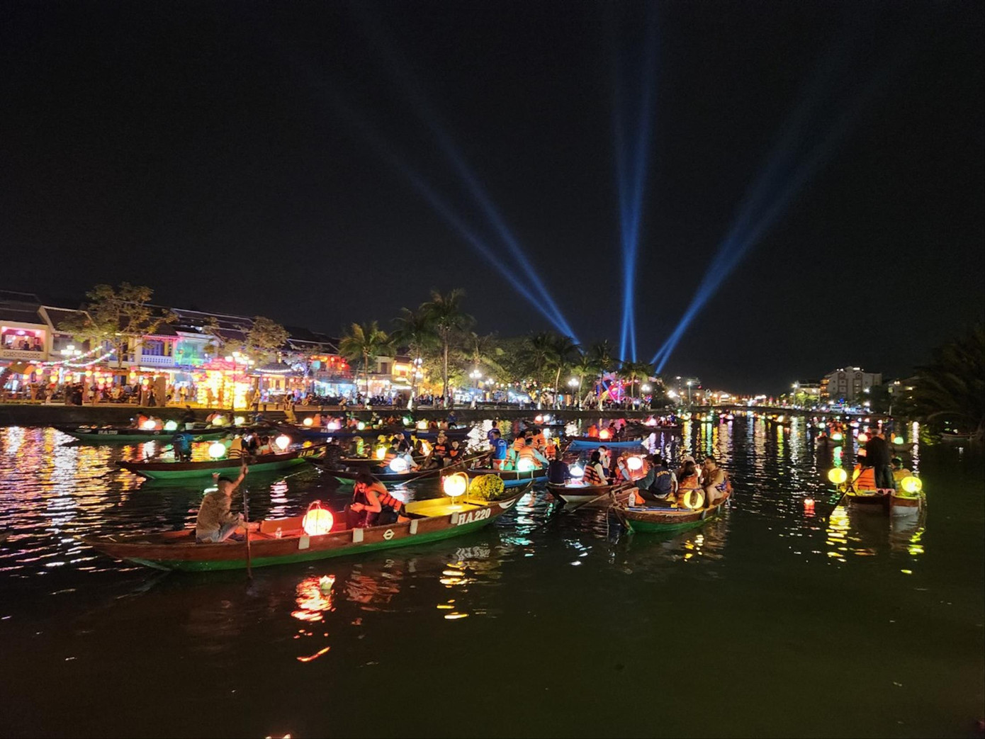 Rất đông du khách trở lại tham quan phố cổ Hội An dịp đầu năm 2023 nhưng vắng bóng khách Trung Quốc Rất đông du khách trở lại tham quan phố cổ Hội An dịp đầu năm 2023 nhưng vắng bóng khách Trung Quốc