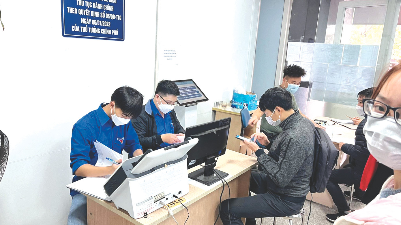 Gần 30 đoàn viên thanh niên hỗ trợ người dân giải quyết các thủ tục về nhà đất Gần 30 đoàn viên thanh niên hỗ trợ người dân giải quyết các thủ tục về nhà đất