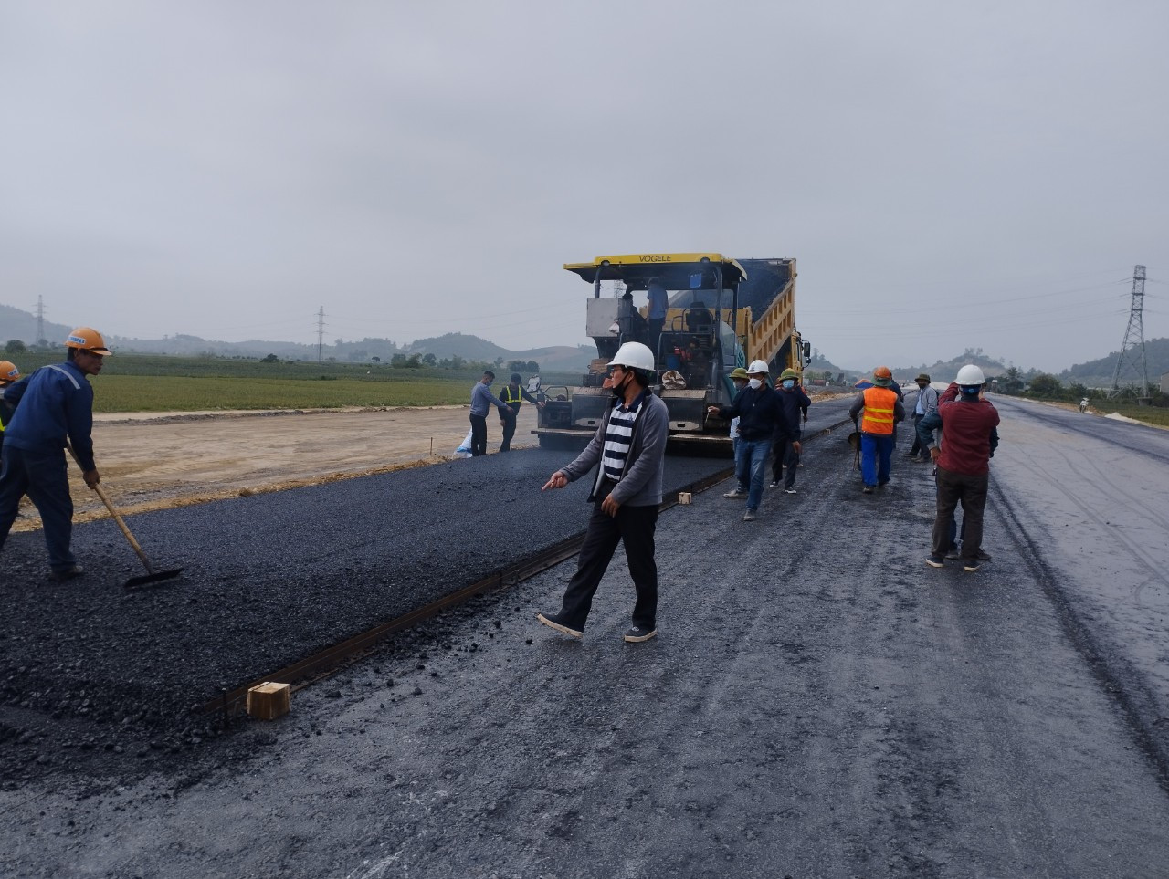 Đầu tư công được kỳ vọng trở thành động lực chính cho tăng trưởng kinh tế. Ảnh: Ngọc Mai
