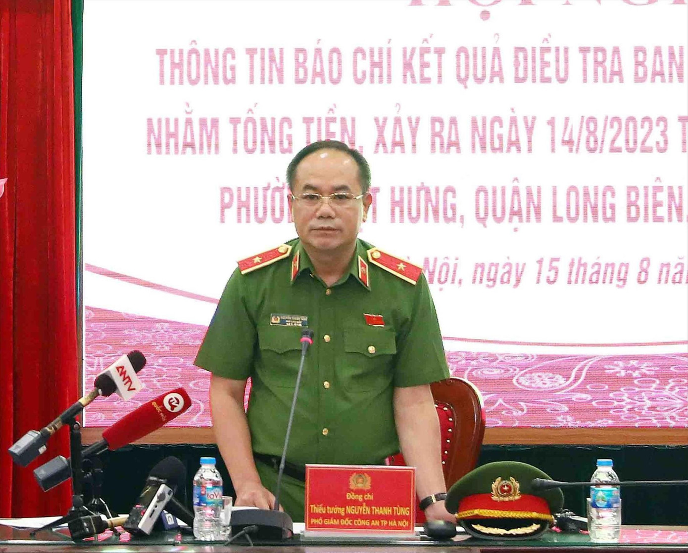 Thiếu tướng Nguyễn Thanh Tùng tại cuộc họp báo thông tin vụ bắt cóc bé trai 7 tuổi ở Long Biên Thiếu tướng Nguyễn Thanh Tùng tại cuộc họp báo thông tin vụ bắt cóc bé trai 7 tuổi ở Long Biên