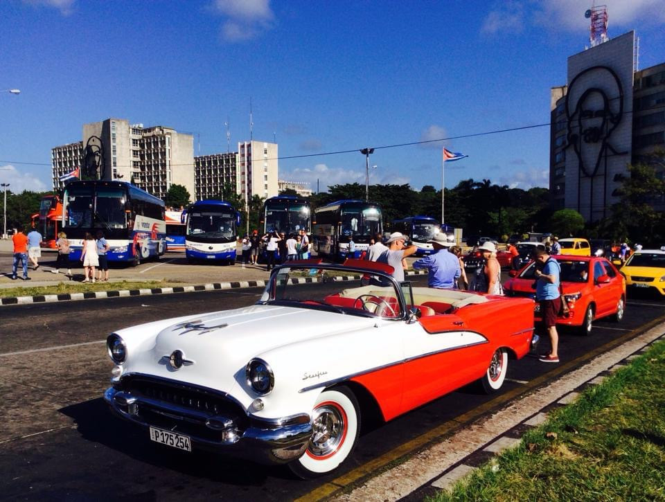 Xe taxi trên quảng trường Cách mạng