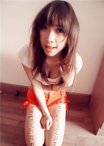 Cô gái viết thư tình lên cơ thể ảnh 3