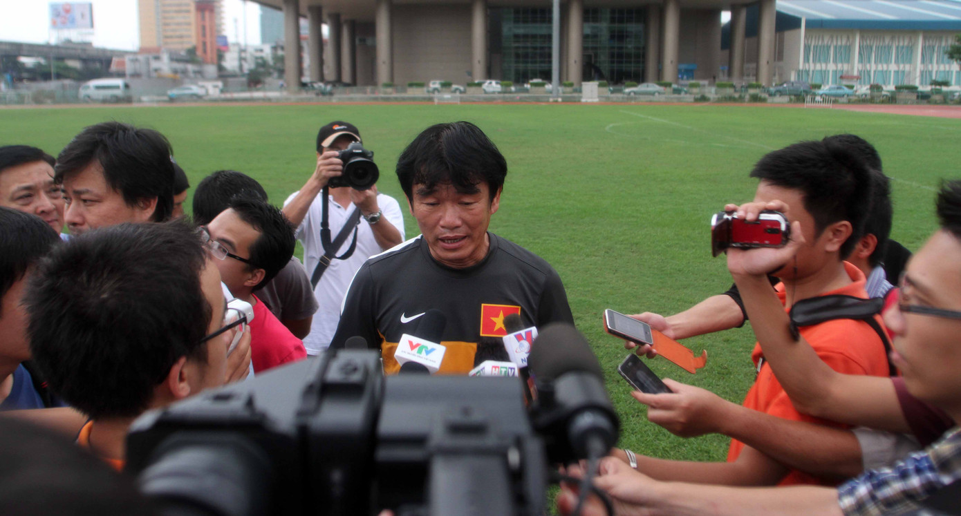 HLV Thanh Hùng trả lời báo chí
