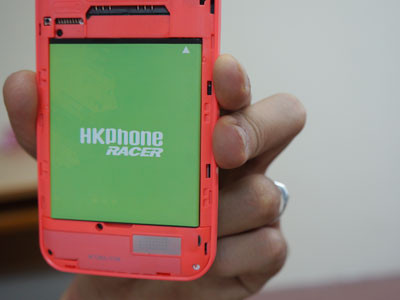 Pin dung lượng 1.750mAh, thời lượng sử dụng khoảng 1 ngày