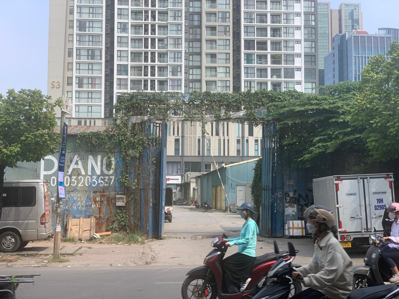 Trước đó, UBND quận Nam Từ Liêm báo cáo dự án đã bàn giao đất nhưng chủ đầu tư không triển khai dự án, hiện trạng sử dụng sai mục đích, đề nghị TP Hà Nội thu hồi.