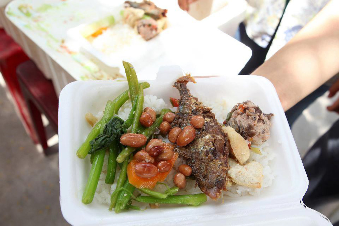 Một suất cơm 5000 đồng.