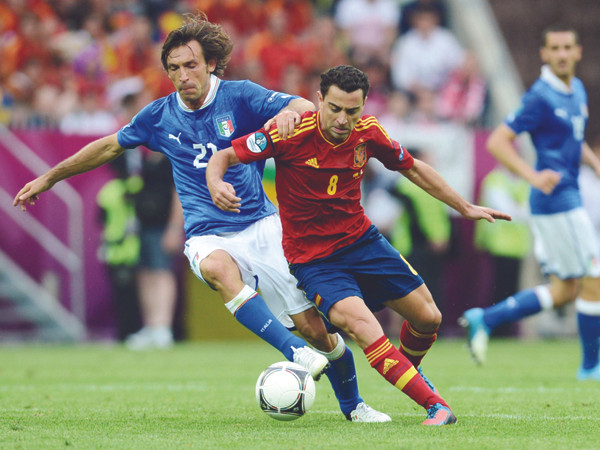 Pirlo và Xavi, ai sẽ cất tiếng nói quyết định đêm nay?. Ảnh: Getty Images. Pirlo và Xavi, ai sẽ cất tiếng nói quyết định đêm nay?. Ảnh: Getty Images