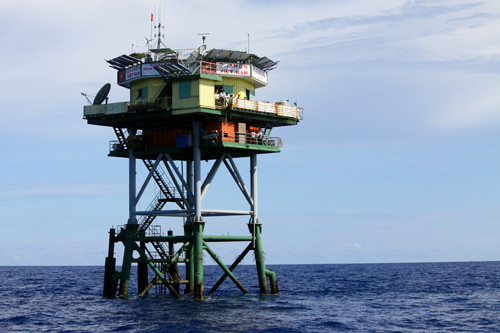 Nhà giàn DK1/12, nơi đoàn đón nhận được những tình cảm nồng ấm từ các chiến sĩ hải quân