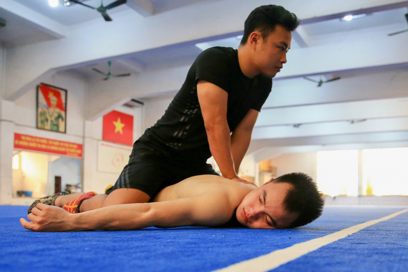 Sau mỗi buổi tập, các VĐV sẽ dành thời gian nghỉ ngơi, phục hồi và nghe hướng dẫn của các chuyên gia. Sau mỗi buổi tập, các VĐV sẽ dành thời gian nghỉ ngơi, phục hồi và nghe hướng dẫn của các chuyên gia.