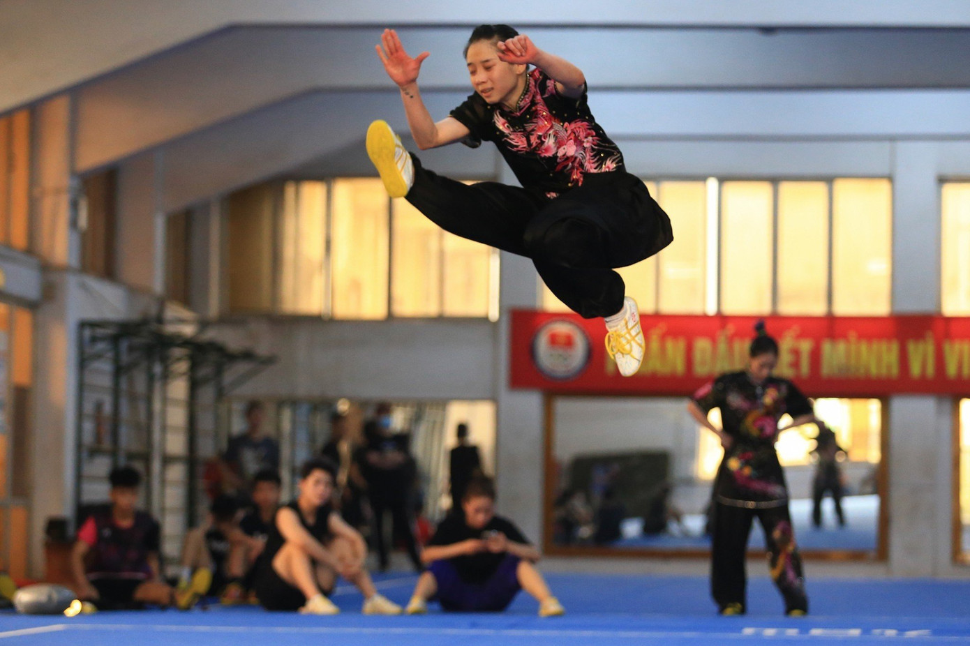 Dương Thuý Vi vẫn là cái tên nhận được sự kỳ vọng lớn nhất của đội Wushu. Tại SEA Games 31, cô giành 2 HCV Kiếm, Thương thuật và 1 HCĐ ở nội dung Trường quyền. Dương Thuý Vi vẫn là cái tên nhận được sự kỳ vọng lớn nhất của đội Wushu. Tại SEA Games 31, cô giành 2 HCV Kiếm, Thương thuật và 1 HCĐ ở nội dung Trường quyền.